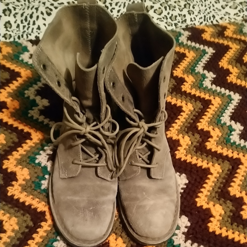 Clark's lace up desert boot